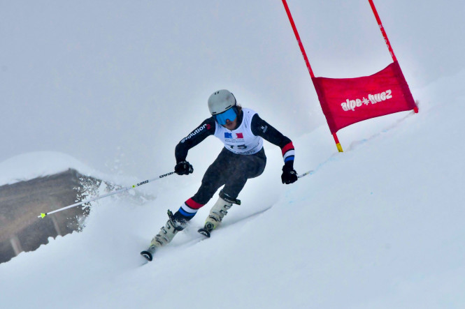 skier-competition-slalom