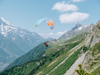 Le parapente à Chamonix : Voler au-dessus des montagnes été comme hiver