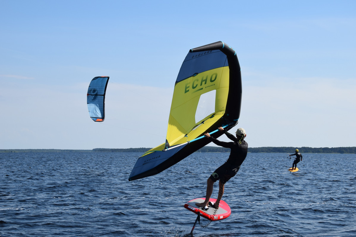 Kitesurf ou Wingfoil à Lacanau    lequel choisir?