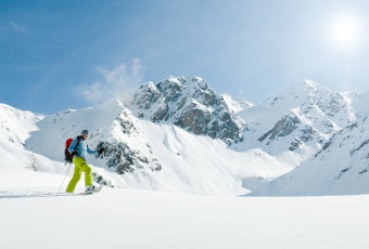 SNOWSHOES TRAILS