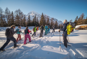 Snowshoeing group with Evolution 2 Tignes.