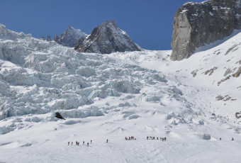 Off-piste skiing vallée blanche